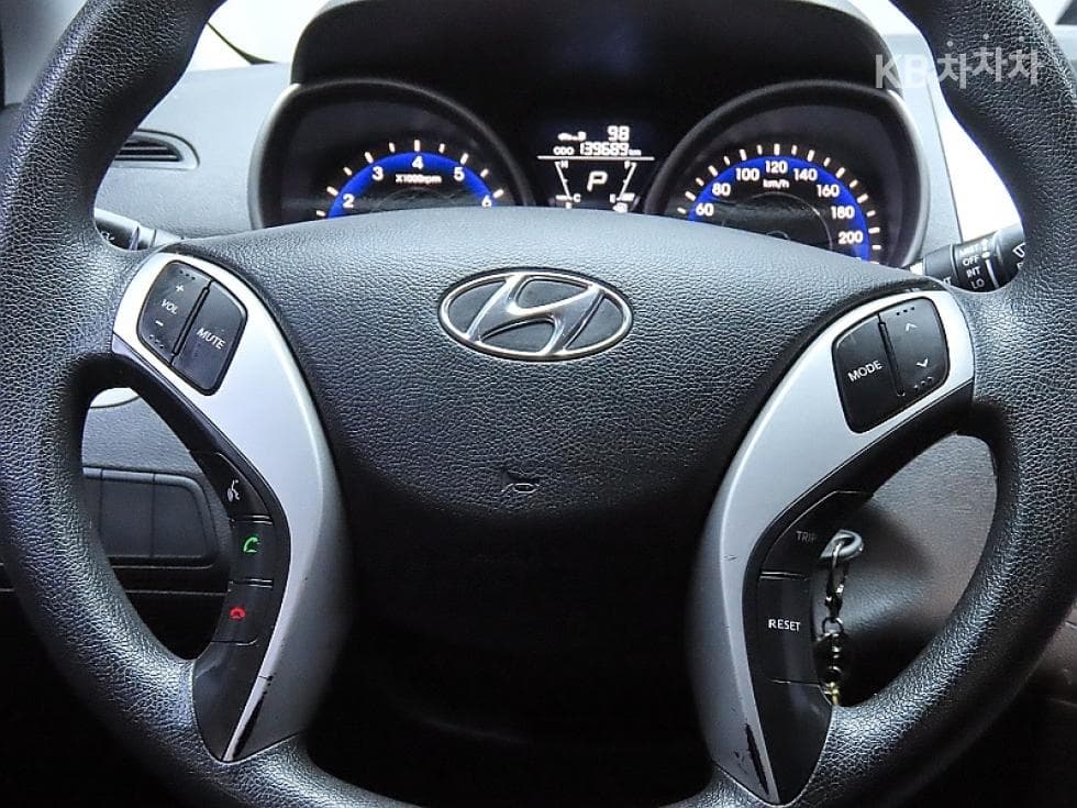 Hyundai Avante (Elantra)MDM16 GDi DELUXE - 17