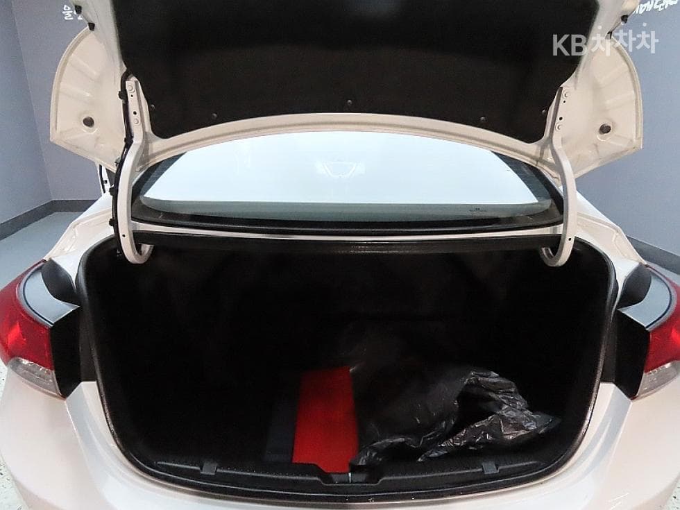 Hyundai Avante (Elantra)MDM16 GDi DELUXE - 18