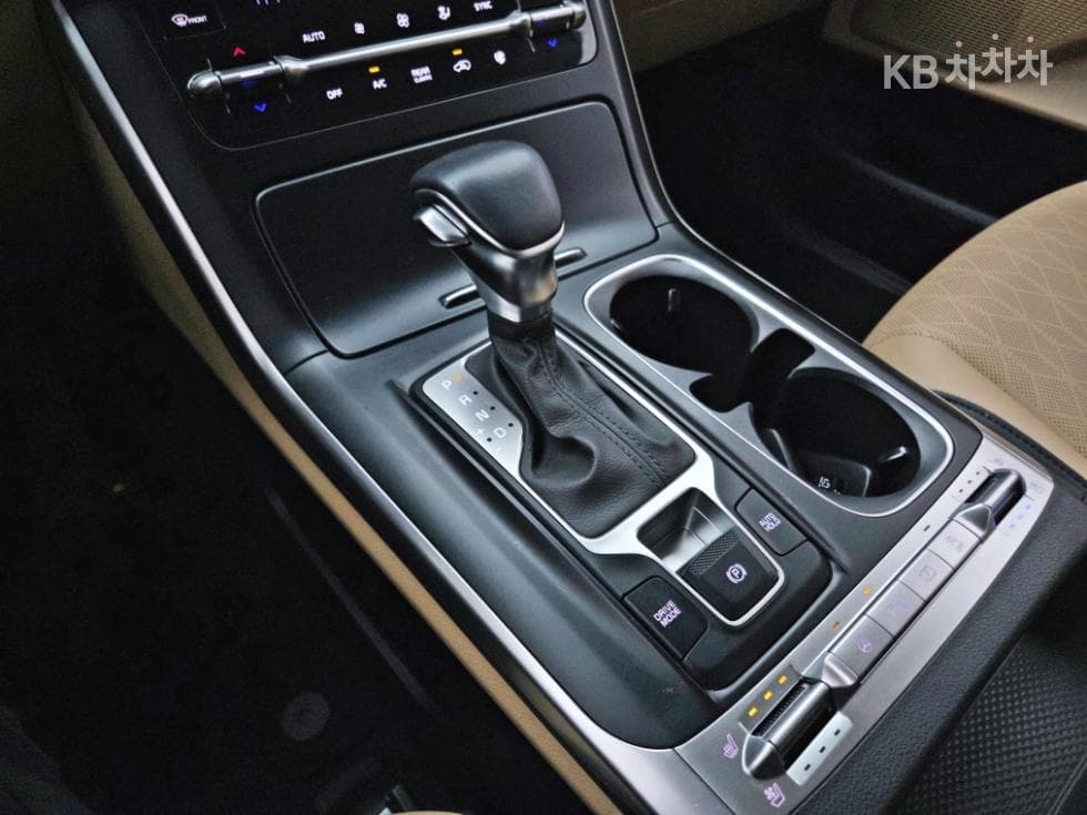 Kia Carnival 4th generationD2.2 9-seater Prestige - 16