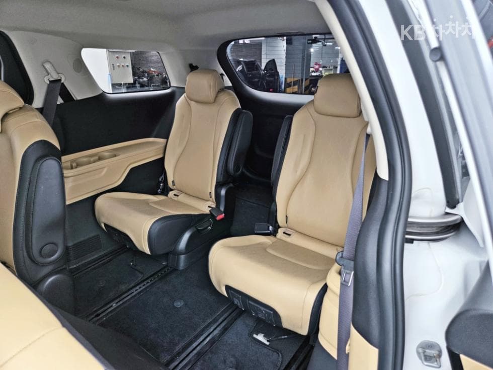 Kia Carnival 4th generationD2.2 9-seater Prestige - 21