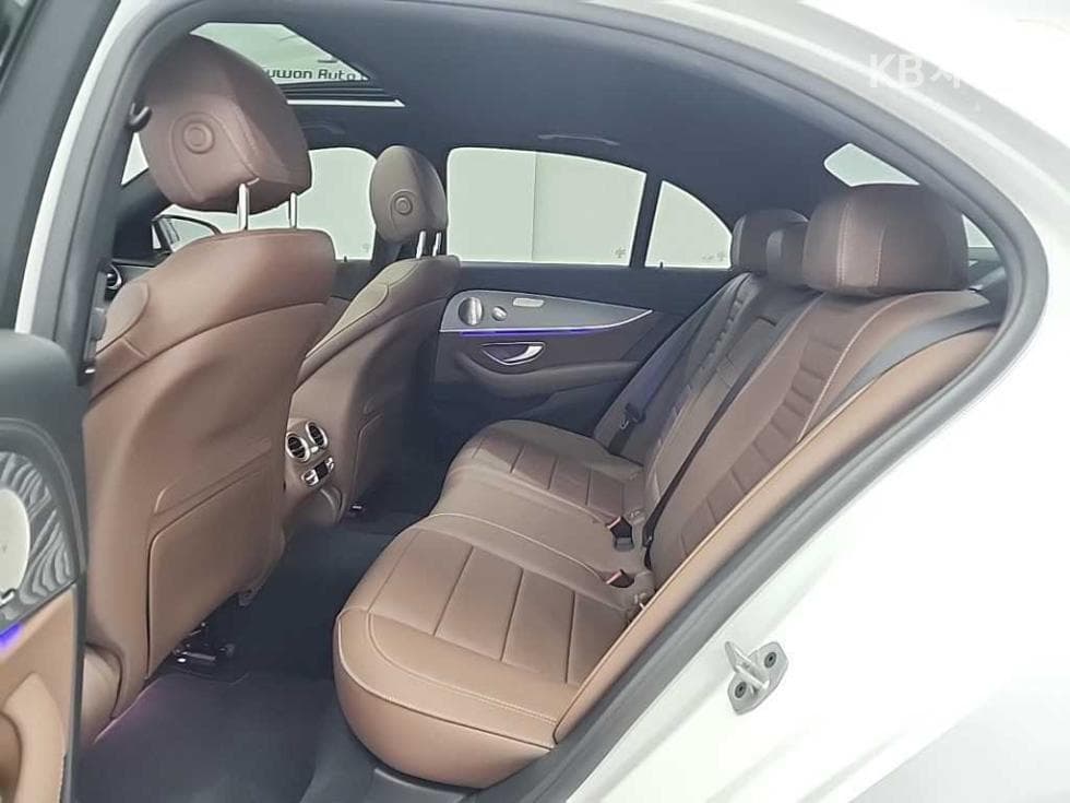 Mercedes-Benz E-Клас (W213)E350 4MATIC Exclusive - 12
