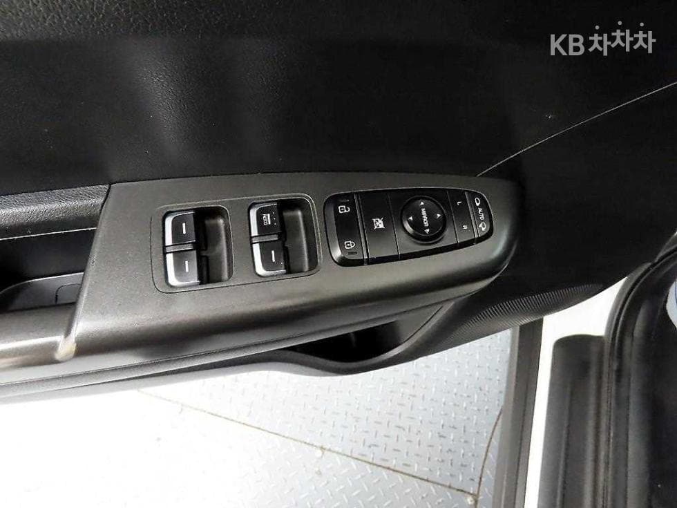 Kia Sportage 더 볼드2.0 Gasoline 2WD Prestige - 11