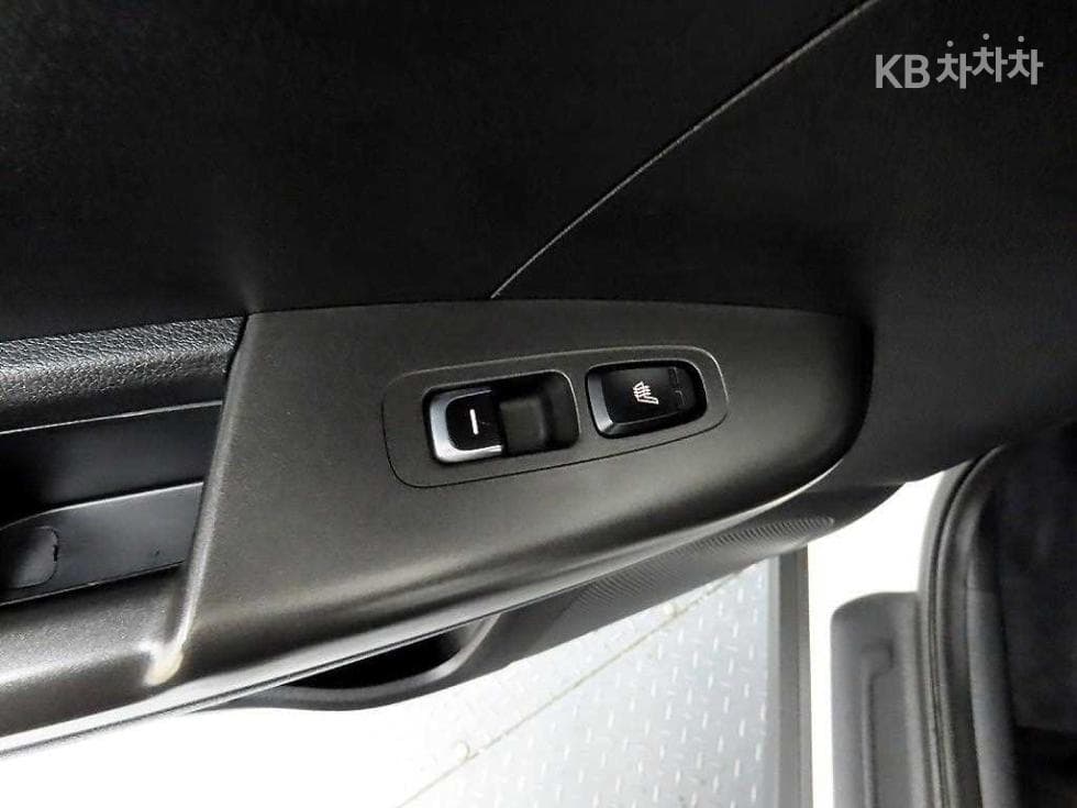Kia Sportage 더 볼드2.0 Gasoline 2WD Prestige - 12