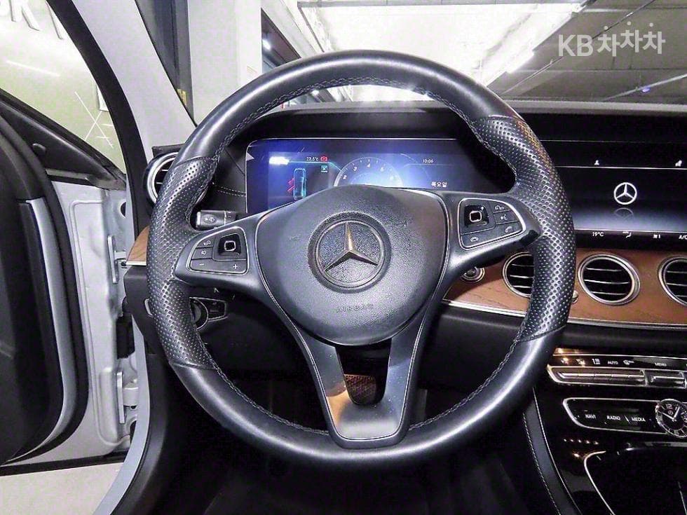 Mercedes-Benz E-Клас (W213)E300 4Matic Exclusive - 8