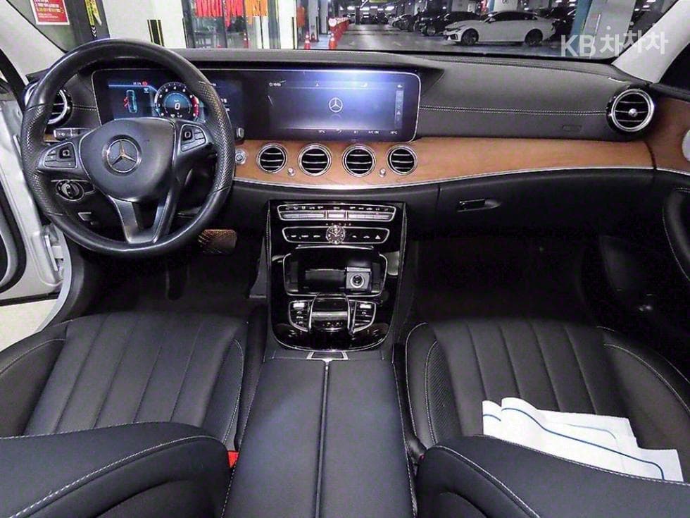 Mercedes-Benz E-Клас (W213)E300 4Matic Exclusive - 10