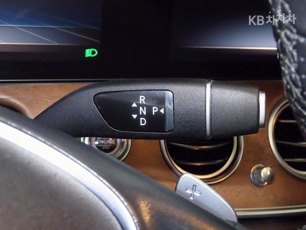 Mercedes-Benz E-Клас (W213)E300 4Matic Exclusive - 13