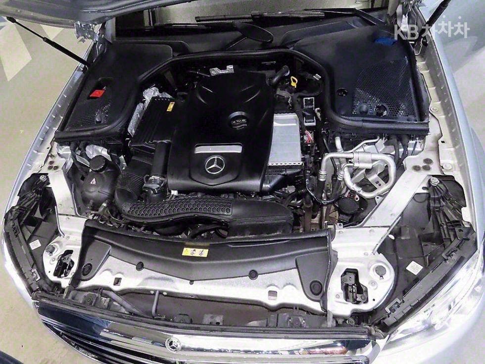 Mercedes-Benz E-Клас (W213)E300 4Matic Exclusive - 19