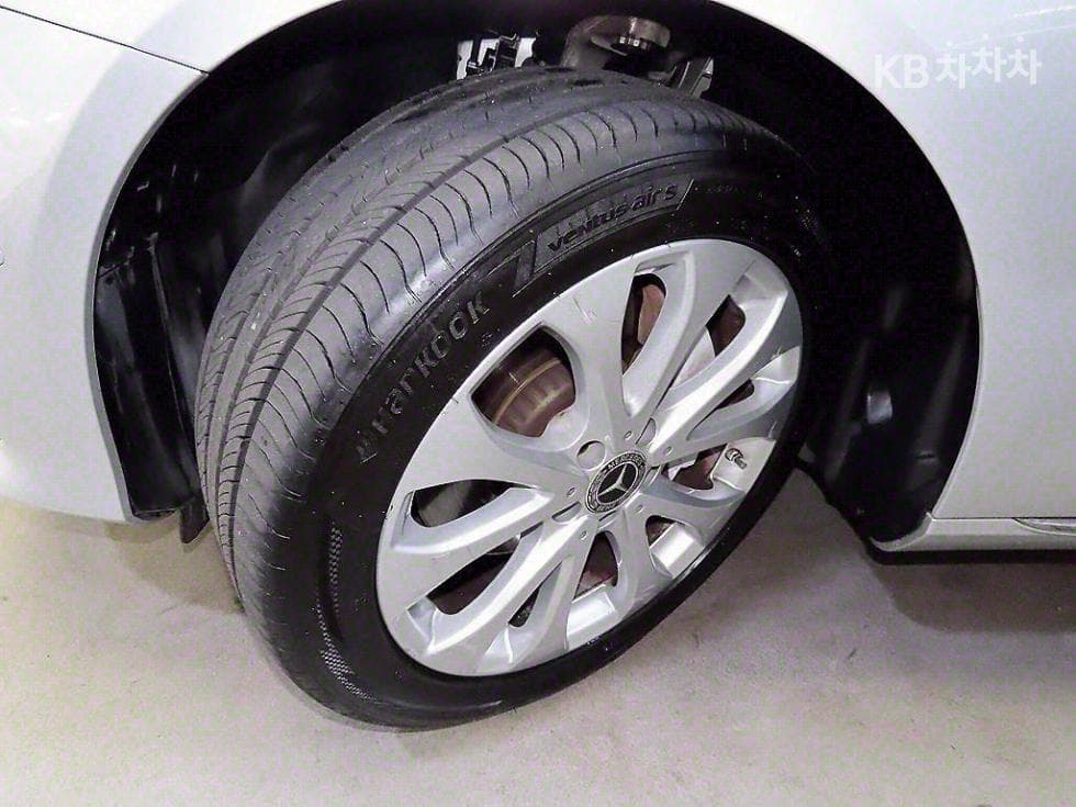 Mercedes-Benz E-Клас (W213)E300 4Matic Exclusive - 20