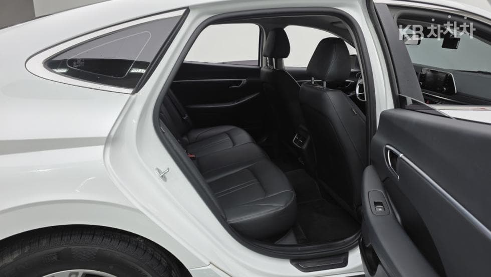 Хюндай Соната (DN8)2.0 LPG Рент-а-кар Стил - 8