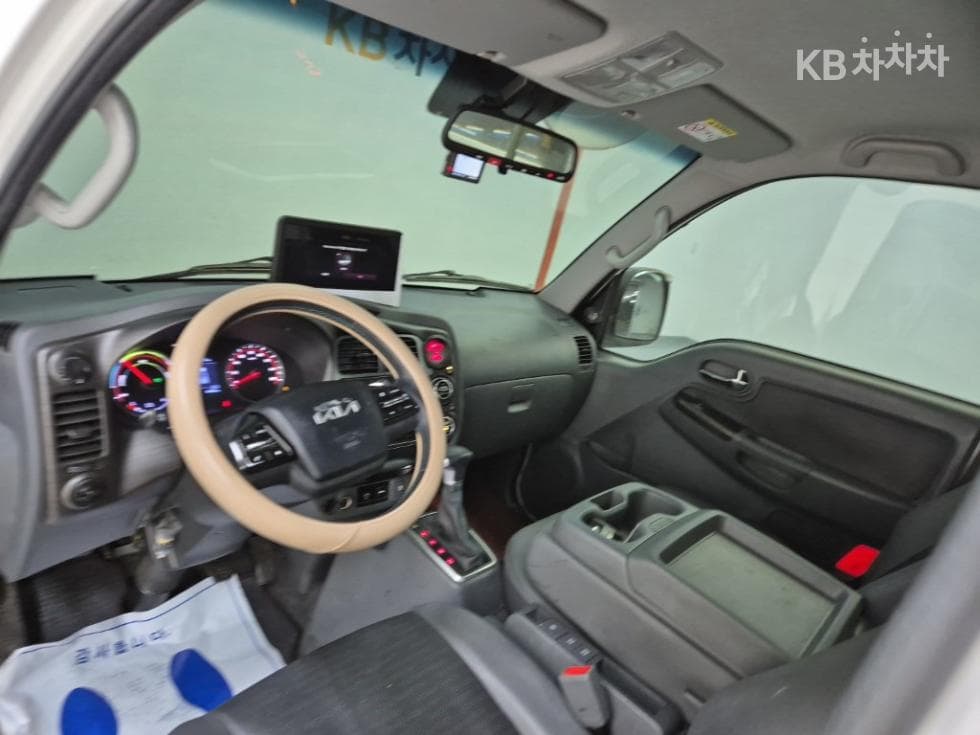 Kia The New (facelift) Bongo 3 (light truck) EV1 Ton 2WD Extra Long King Cab GLS - 6