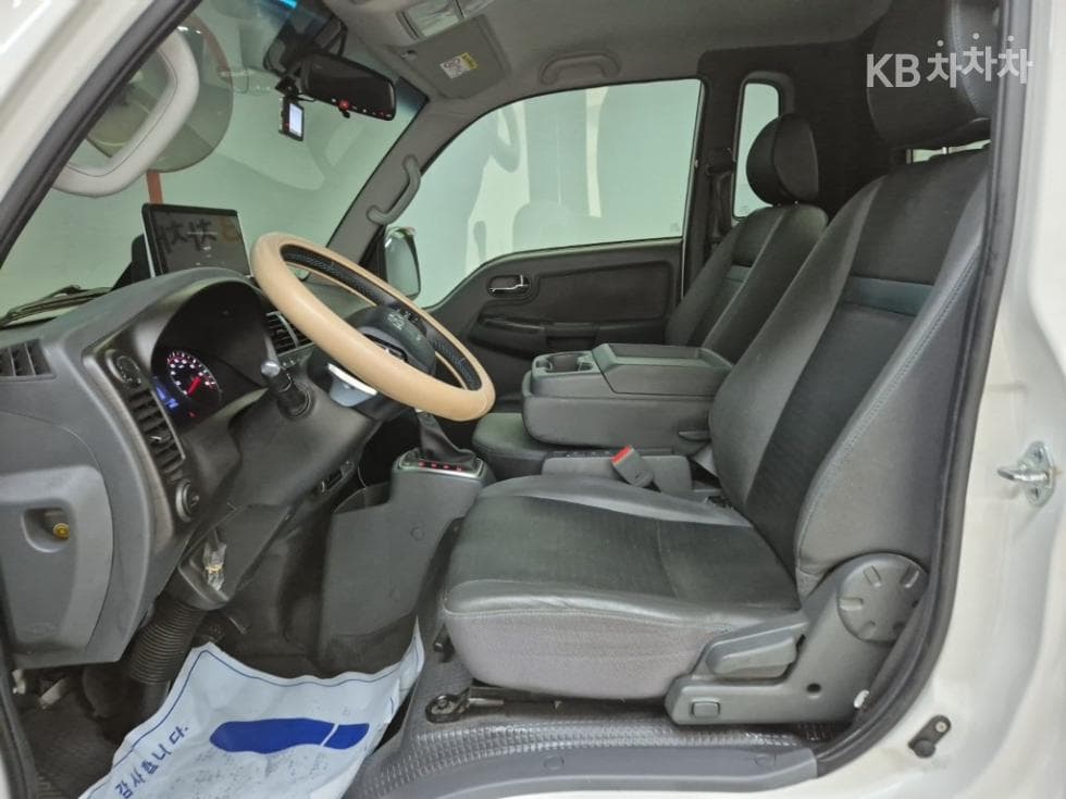 Kia The New (facelift) Bongo 3 (light truck) EV1 Ton 2WD Extra Long King Cab GLS - 10