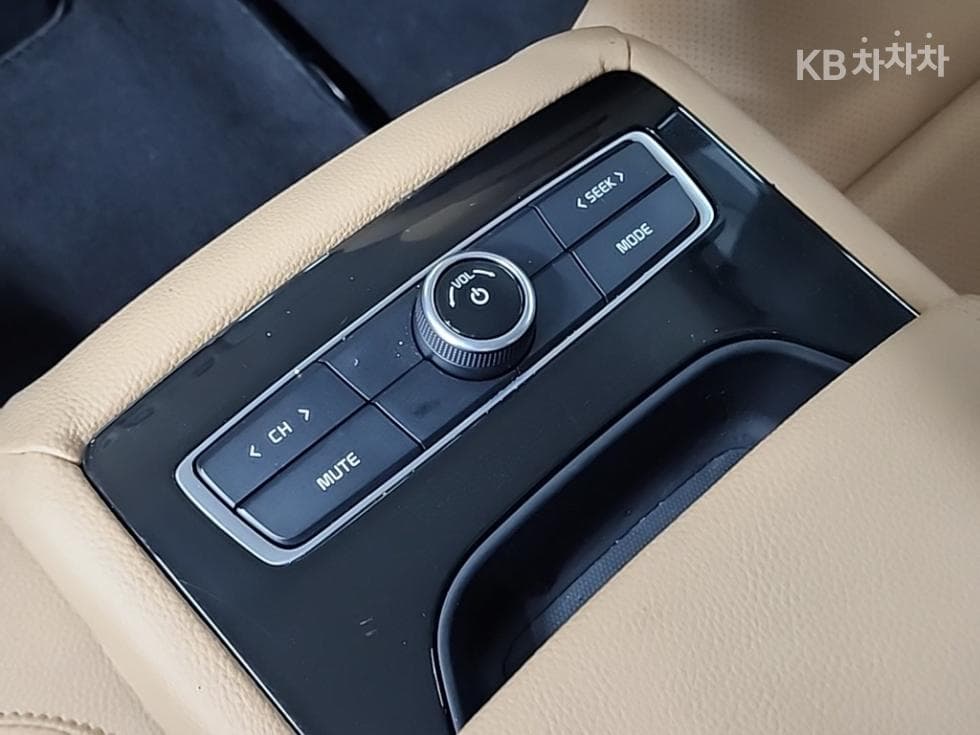 Киа K7 Premiere Хибрид2.4 HEV Noblesse - 14