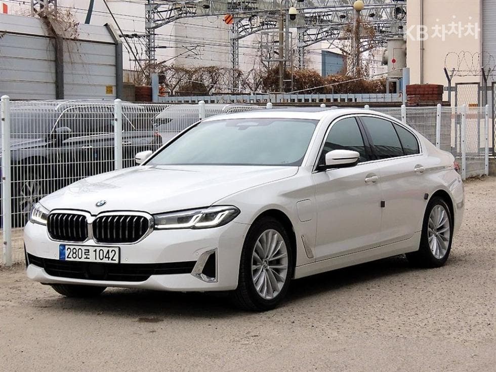 BMW 올New5 Series (G30) 530e M Sport - Image 1