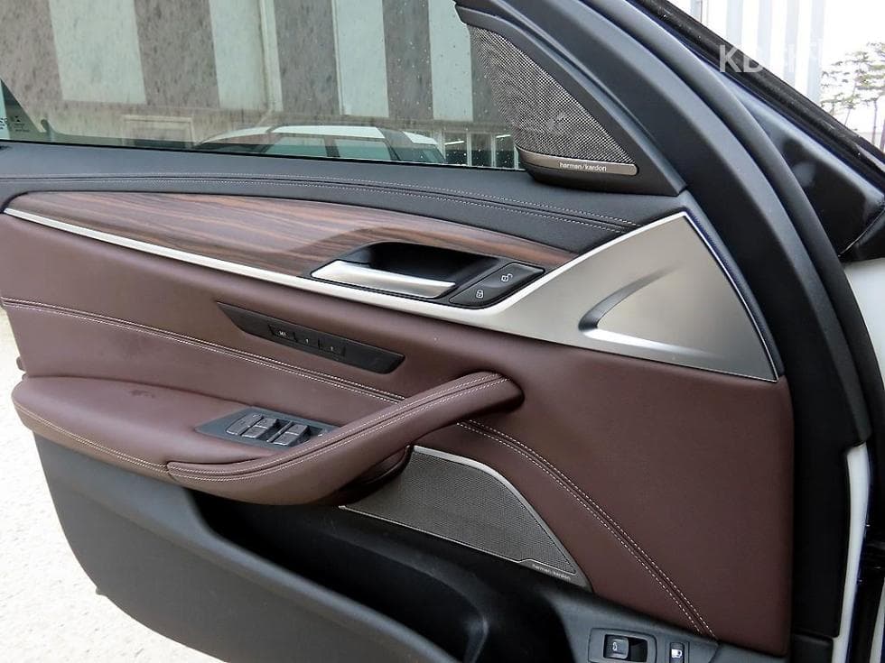 BMW 올Нов5 Серия (G30)530e M Sport - 12