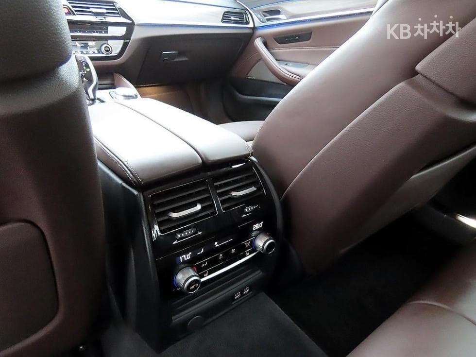 BMW 올Нов5 Серия (G30)530e M Sport - 16