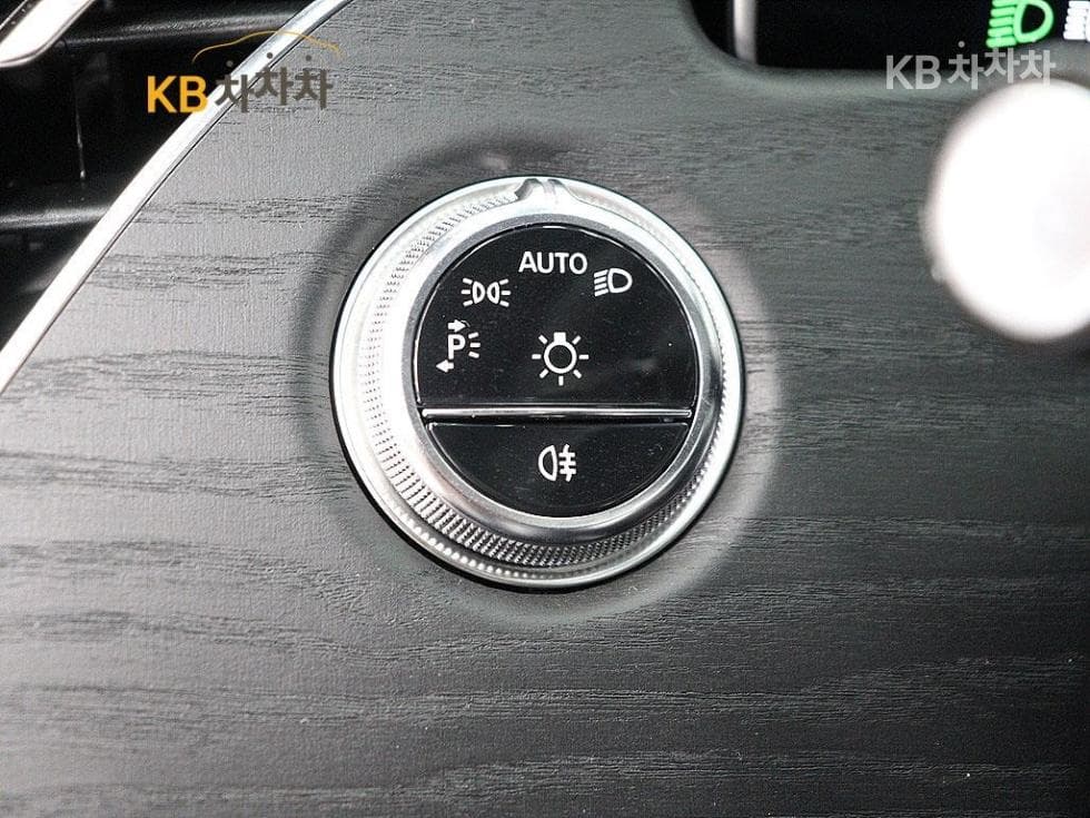 Mercedes-Benz E-클래스 (W214)E200 AMG Line - 12