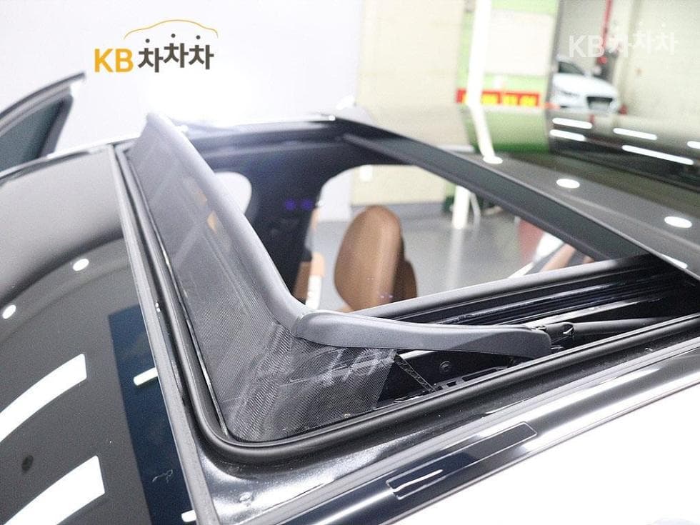 Mercedes-Benz E-클래스 (W214)E200 AMG Line - 13