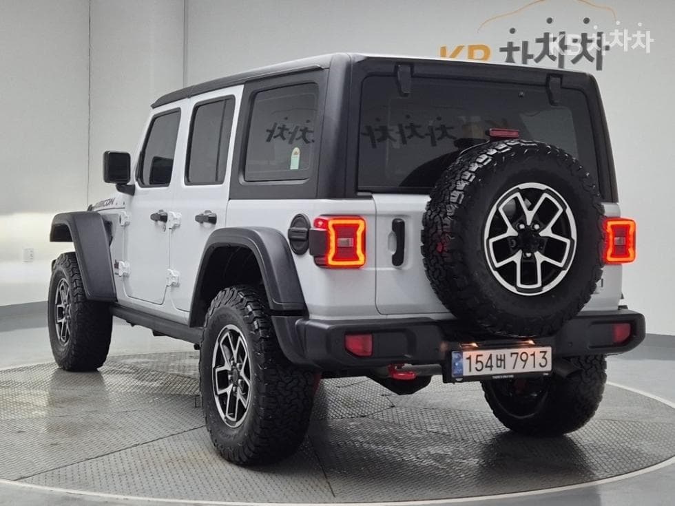 지프 랭글러 (JL)2.0 루비콘 하이 4도어 Стандартен - 2