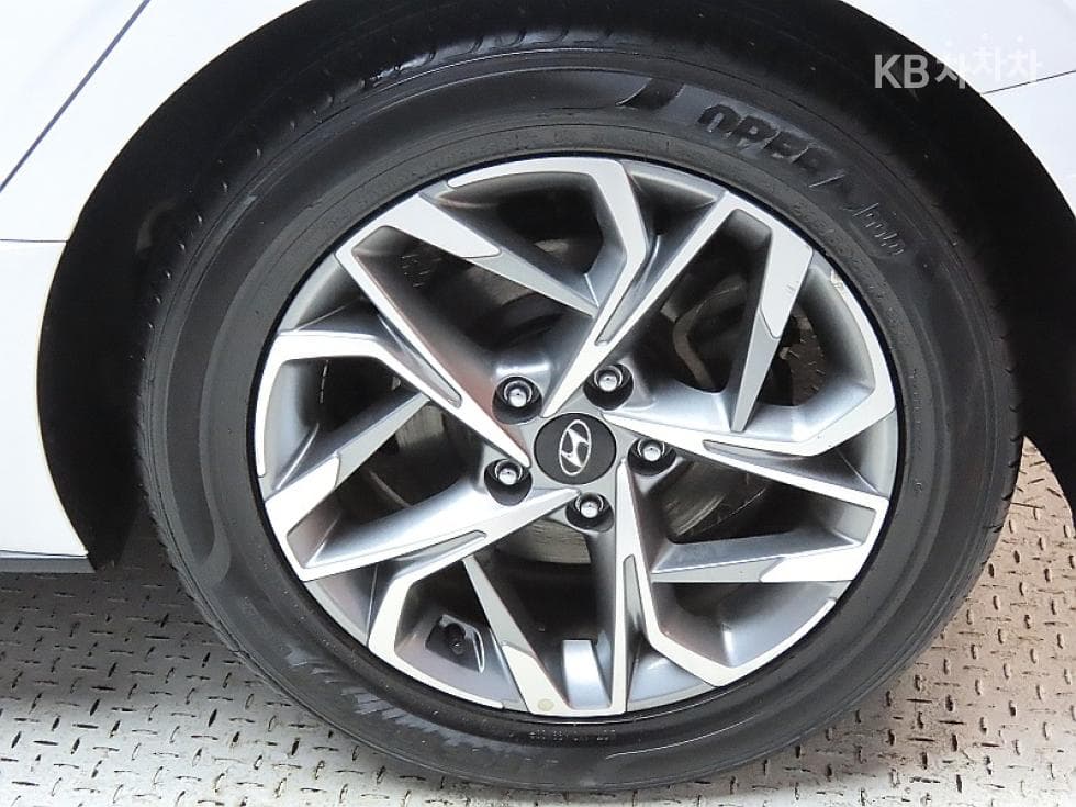 Hyundai Sonata (DN8)2.0 Premium - 20