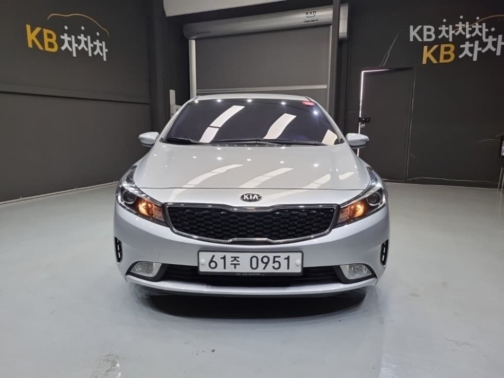 Киа The New (фейслифт) K3 1.6 Бензин Тренди Стандартен - Image 1