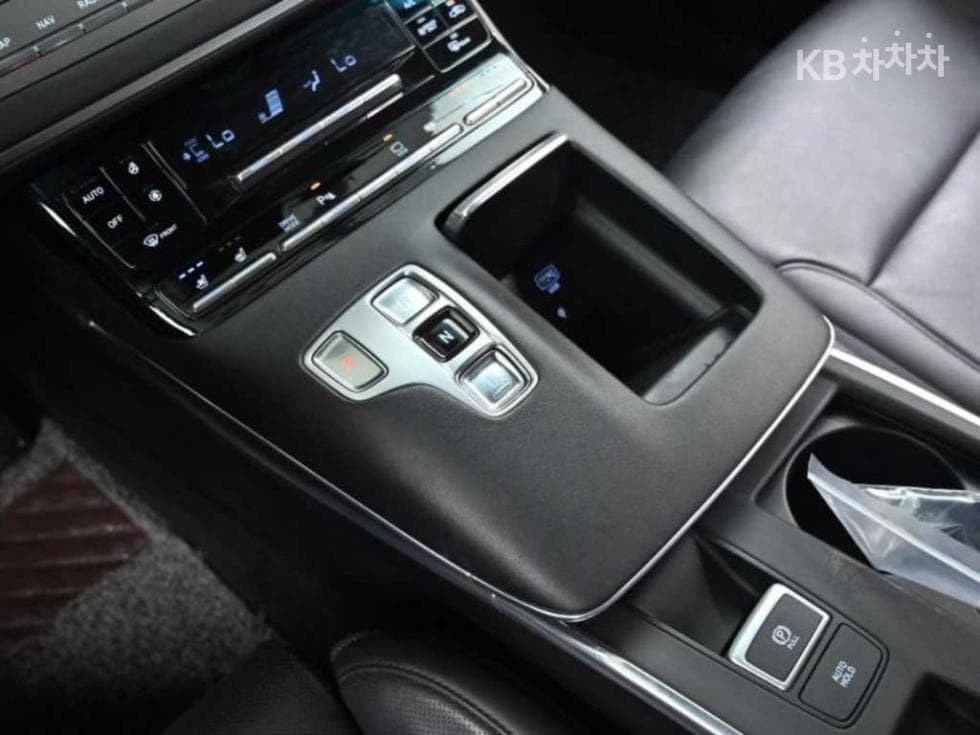 Хюндай The New (фейслифт) Grandeur (Azera) Хибрид2.4 Exclusive - 9