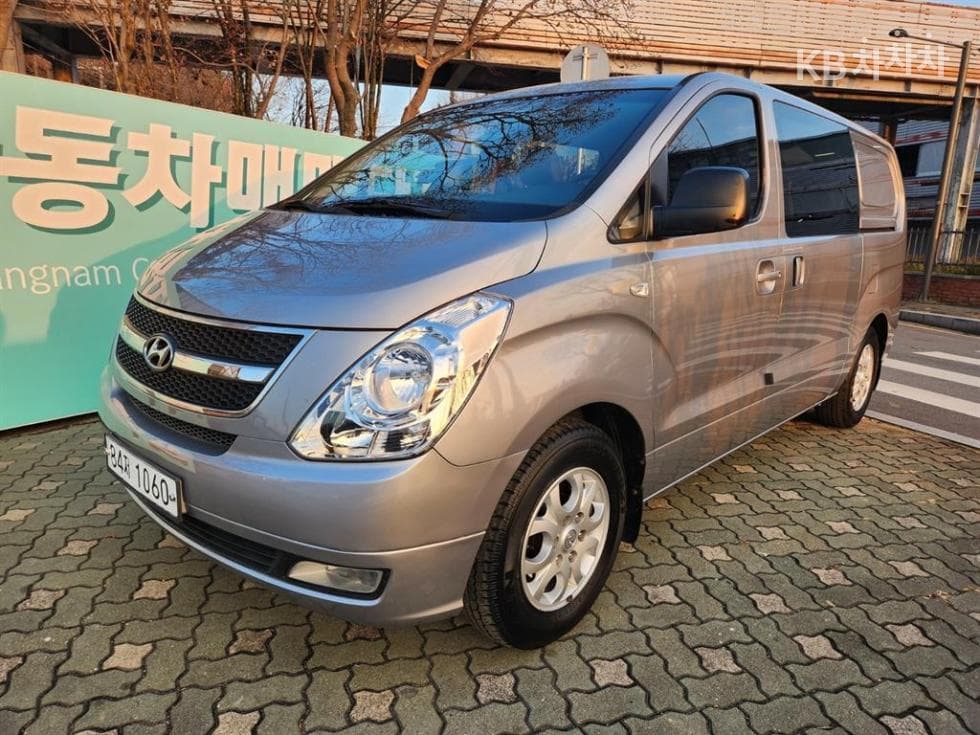 Хюндай Гранд Старекс 5-местен Ван CVX Лукс - Image 1