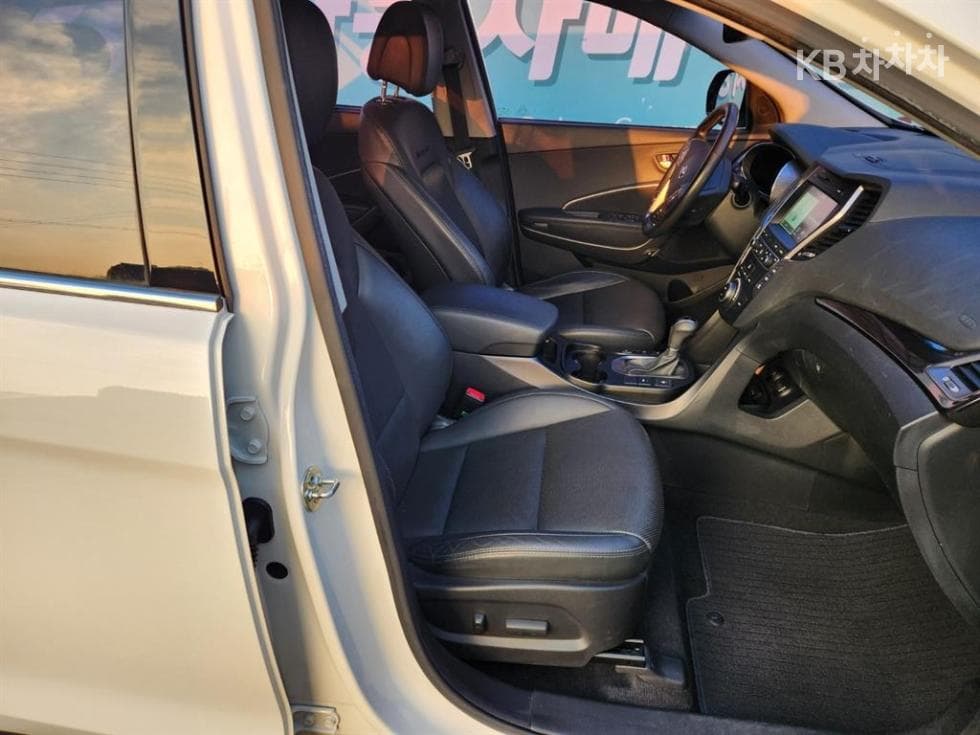 Хюндай 맥스CruzeДизел(e-VGT)2.2 2WD Exclusive 7-местен (Лимузин) Стандартен - 9