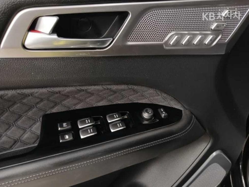 KG Mobility All New Rexton2.2 4WD 더 블랙 - 9