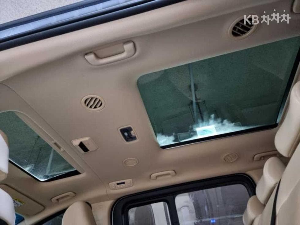 Hyundai Staria 하이브이드1.6 Turbo Gasoline Tourer 9-seater Modern - 17