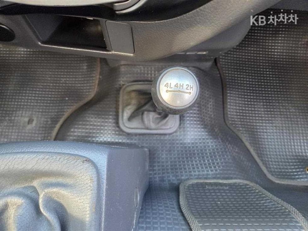 Киа Бонго 3 (лек)4x4 장축 Королевска кабина GX - 8