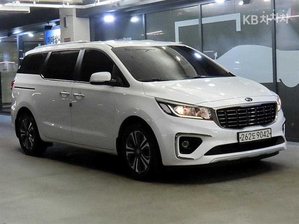 Kia The New (facelift) Carnival 9-seater 2.2 Diesel Luxury - Image 1