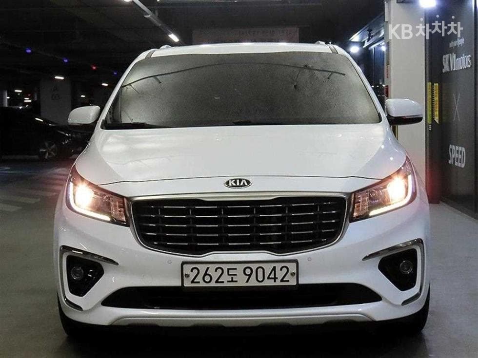 Kia The New (facelift) Carnival9-seater 2.2 Diesel Luxury - 2