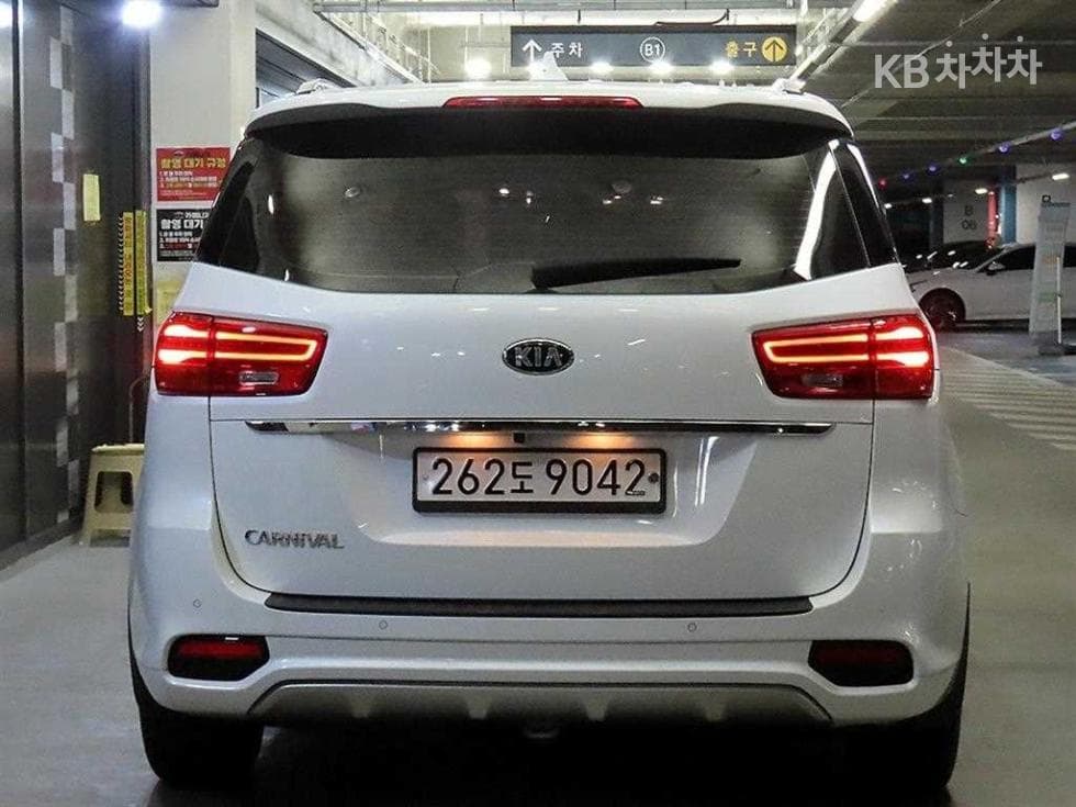 Kia The New (facelift) Carnival9-seater 2.2 Diesel Luxury - 5