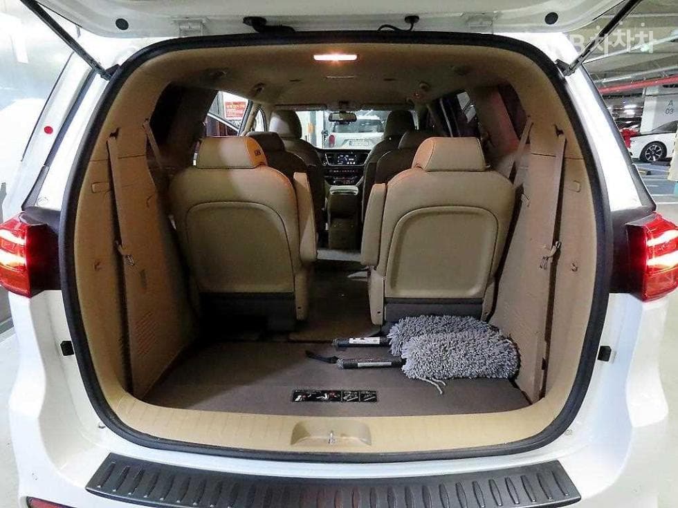 Kia The New (facelift) Carnival9-seater 2.2 Diesel Luxury - 17