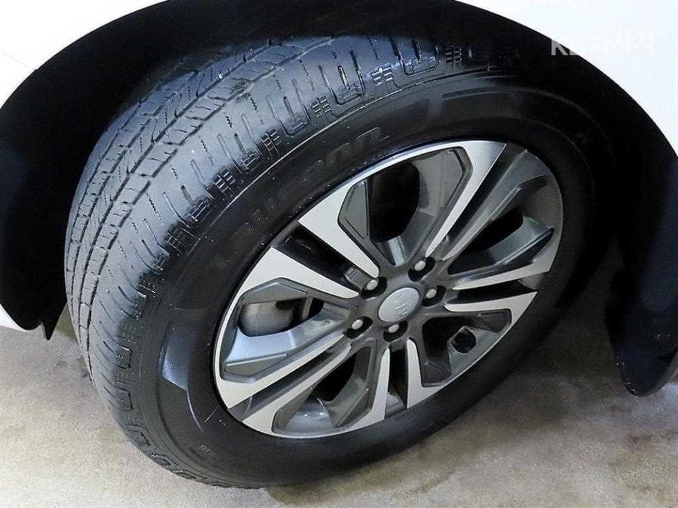 Kia The New (facelift) Carnival9-seater 2.2 Diesel Luxury - 20