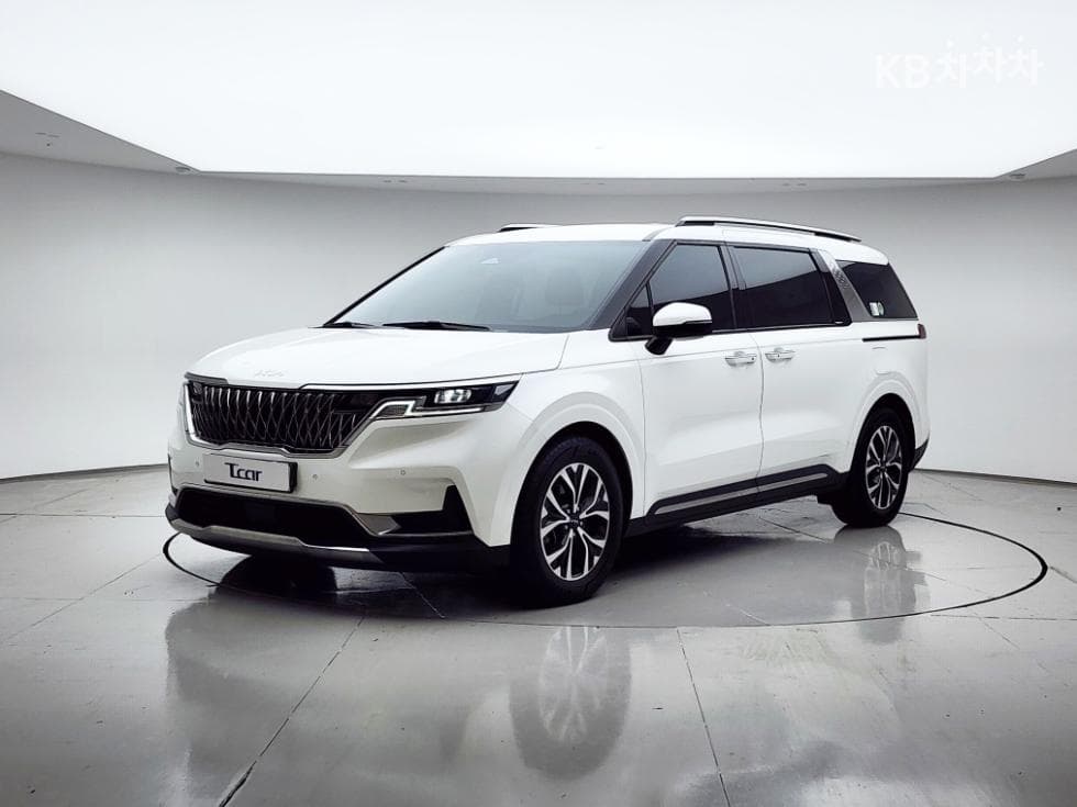Kia Carnival 4th generation D2.2 9-seater Noblesse - Image 1