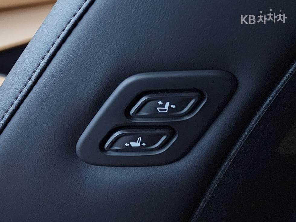 Kia Carnival 4th generationD2.2 9-seater Noblesse - 18