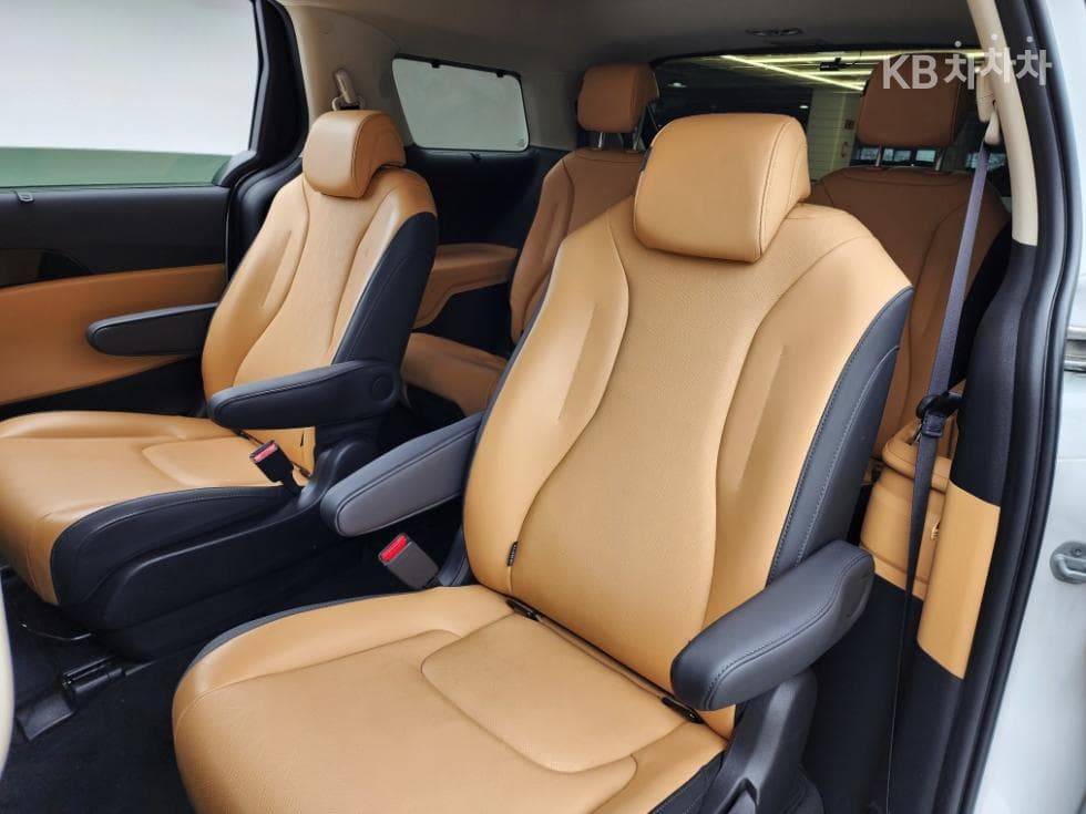 Kia Carnival 4th generationD2.2 9-seater Noblesse - 23