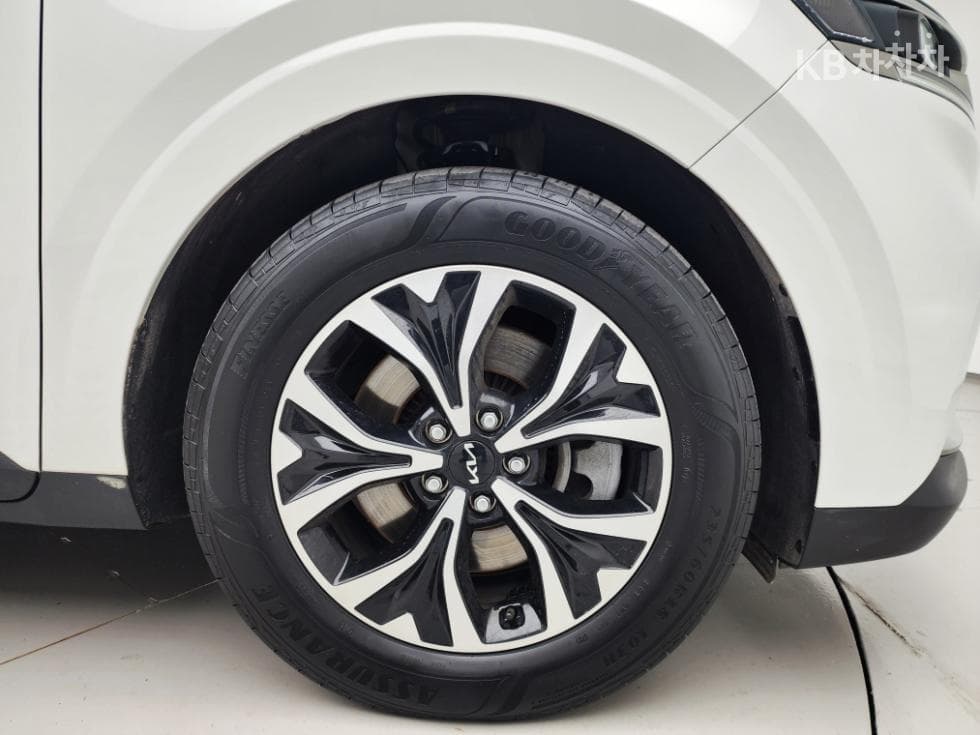 Kia Carnival 4th generationD2.2 9-seater Noblesse - 29