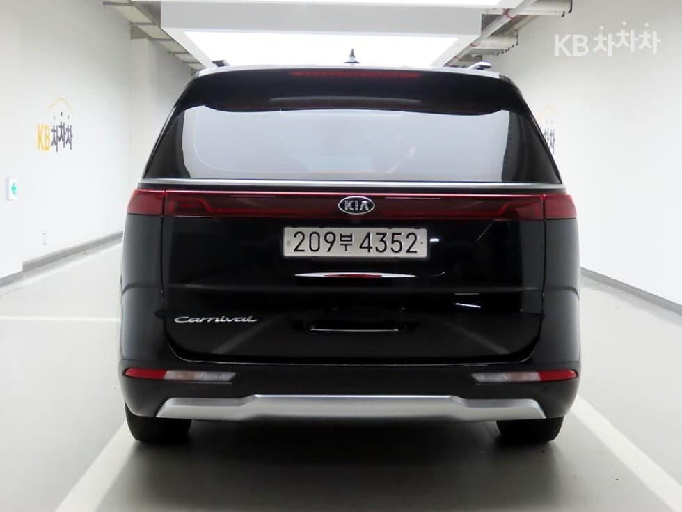 Киа Канивал 4-то поколениеD2.2 9-местен Signature - 3