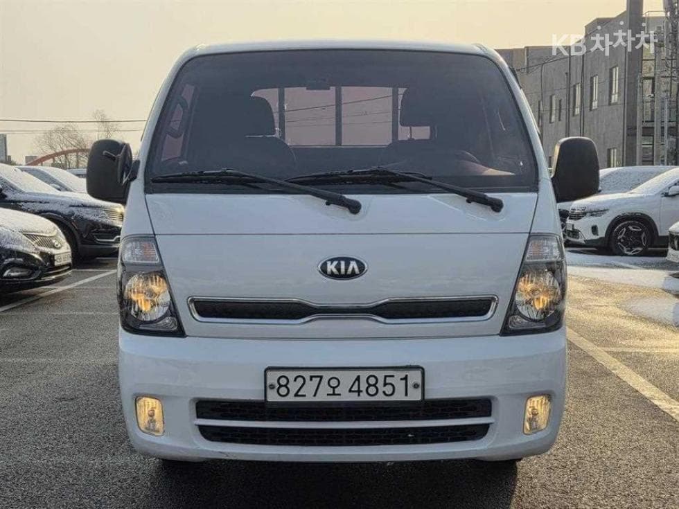 Киа Бонго 3 (лек) 1 тон Удължено междуосие Королевска кабина CRDi DLX - Image 1