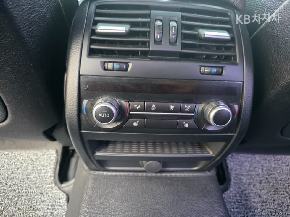 BMW New5 Series528i xDrive Luxury Standard - 7