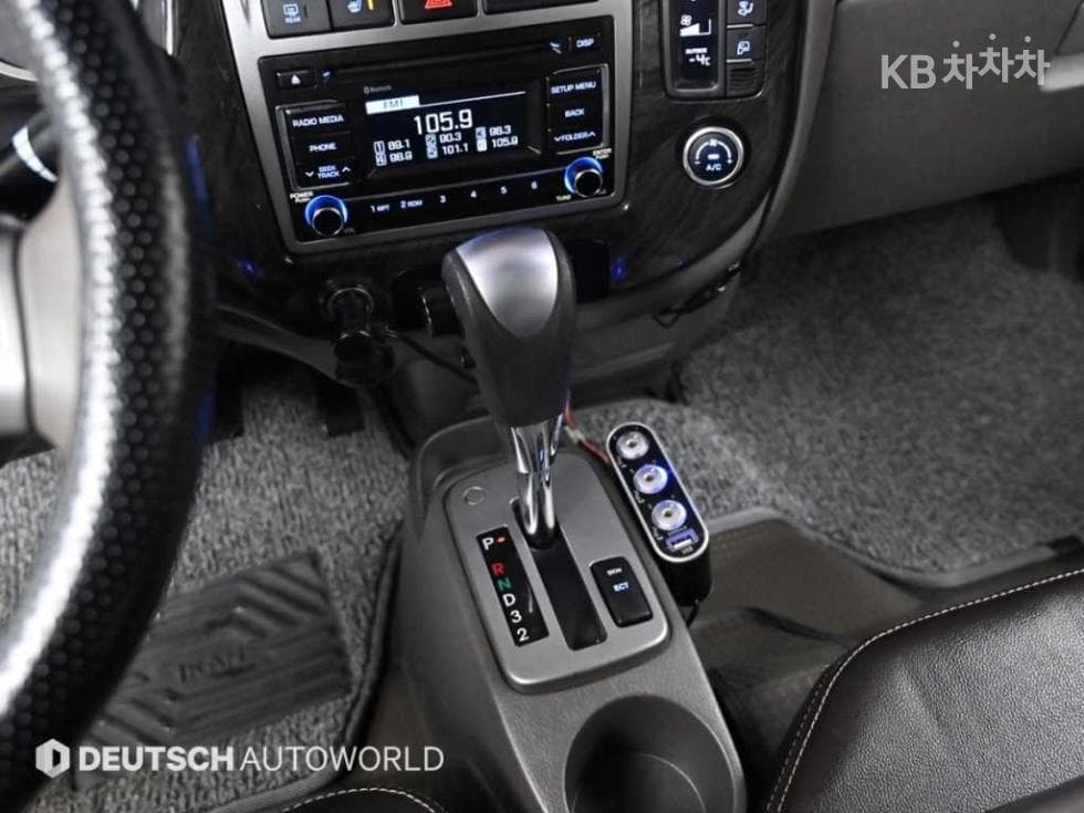 Hyundai Porter 2Extra Long Double Cab CRDi Premium - 9