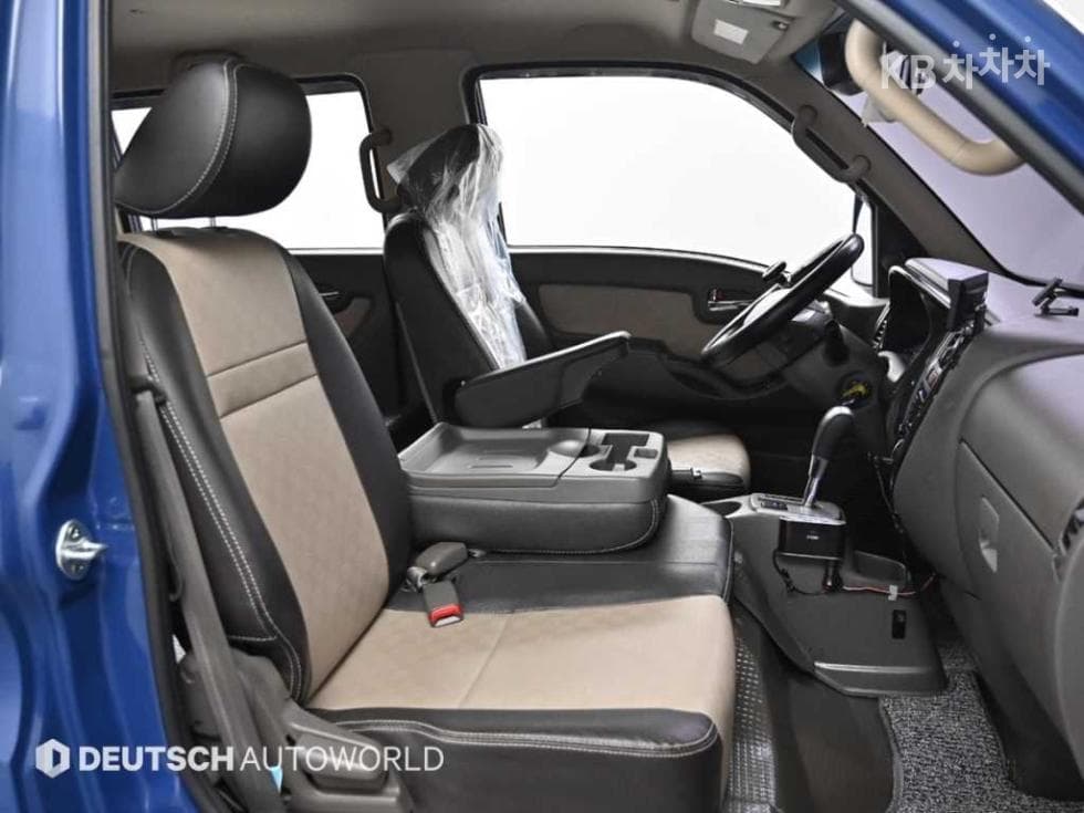 Hyundai Porter 2Extra Long Double Cab CRDi Premium - 10