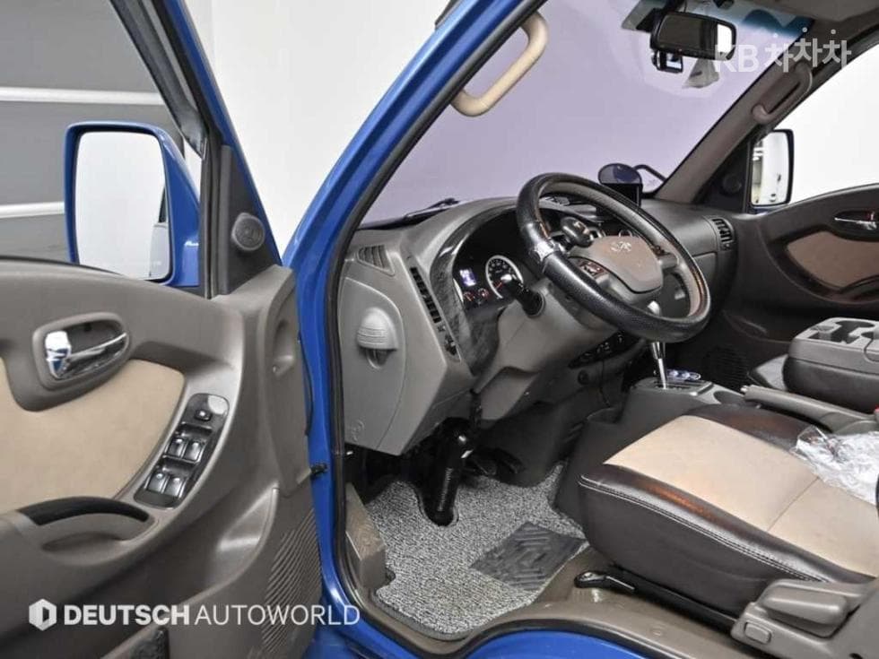 Hyundai Porter 2Extra Long Double Cab CRDi Premium - 11