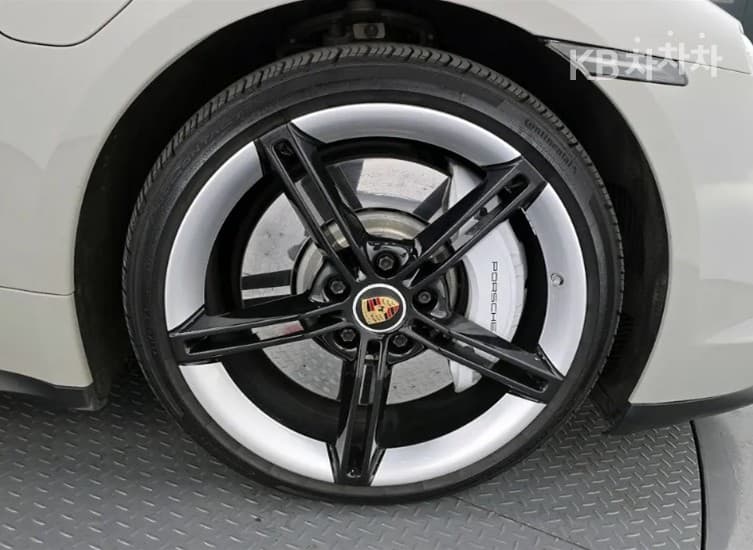 Porsche Taycan4S - 5