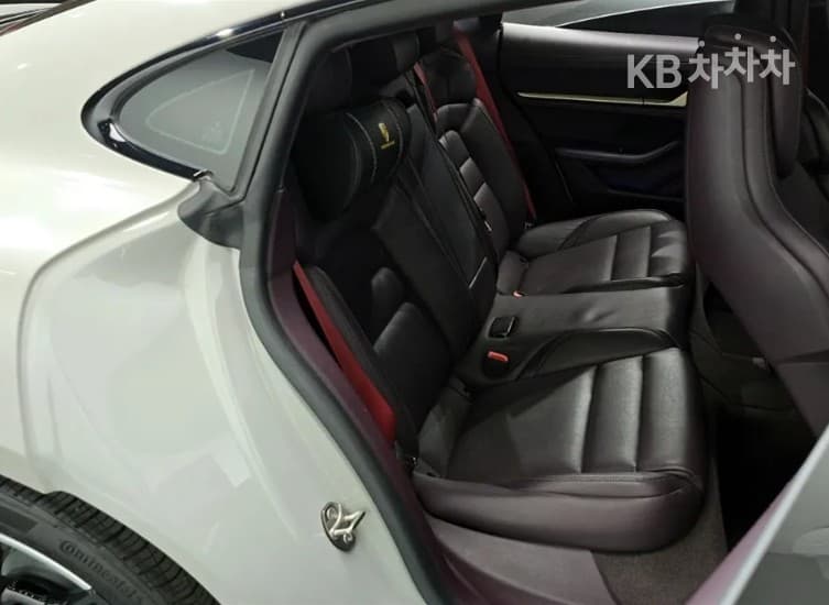 Porsche Taycan4S - 12