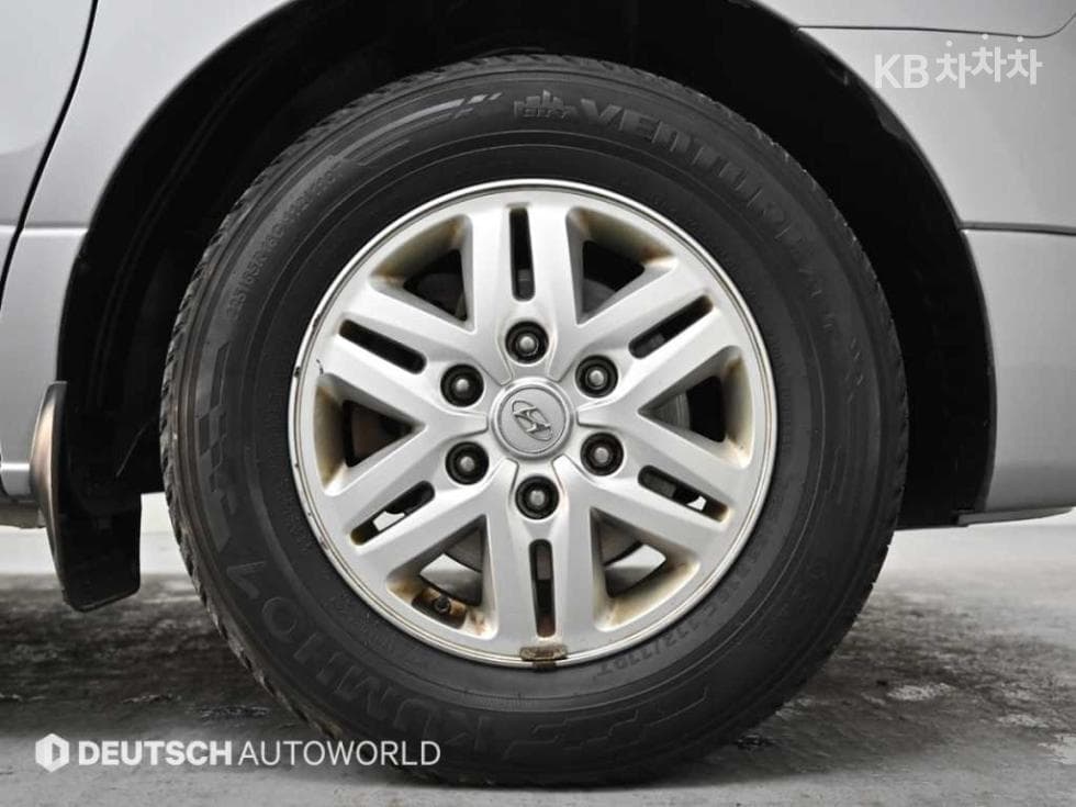 Hyundai Grand Starex5-seater Van Smart - 5