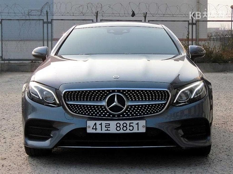 Mercedes-Benz E-Class (W213) E220d COUPE - Image 1