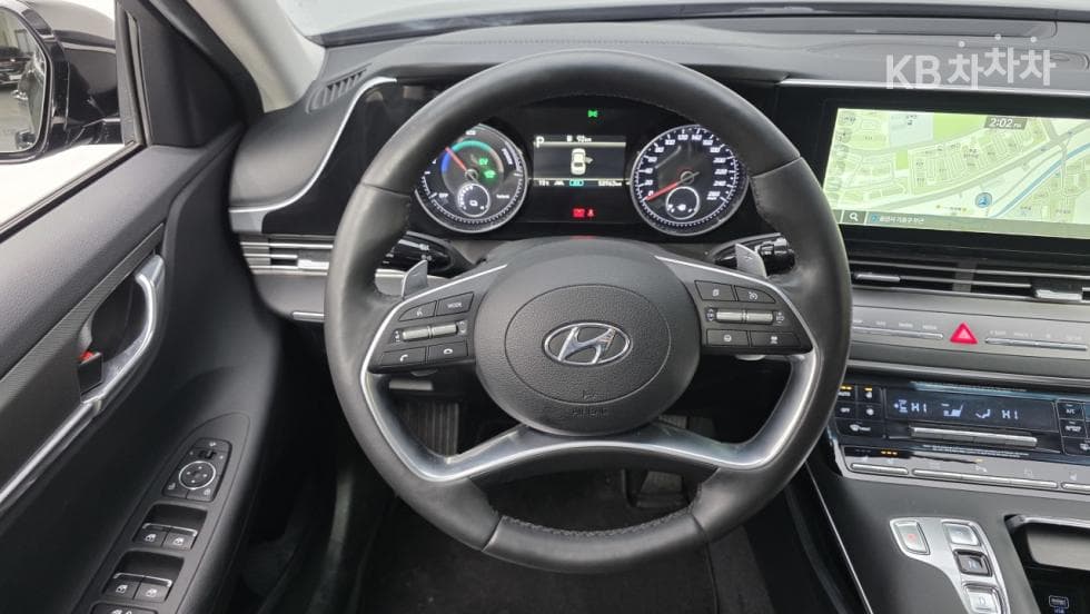 Hyundai The New (facelift) Grandeur (Azera) Hybrid2.4 Premium - 12